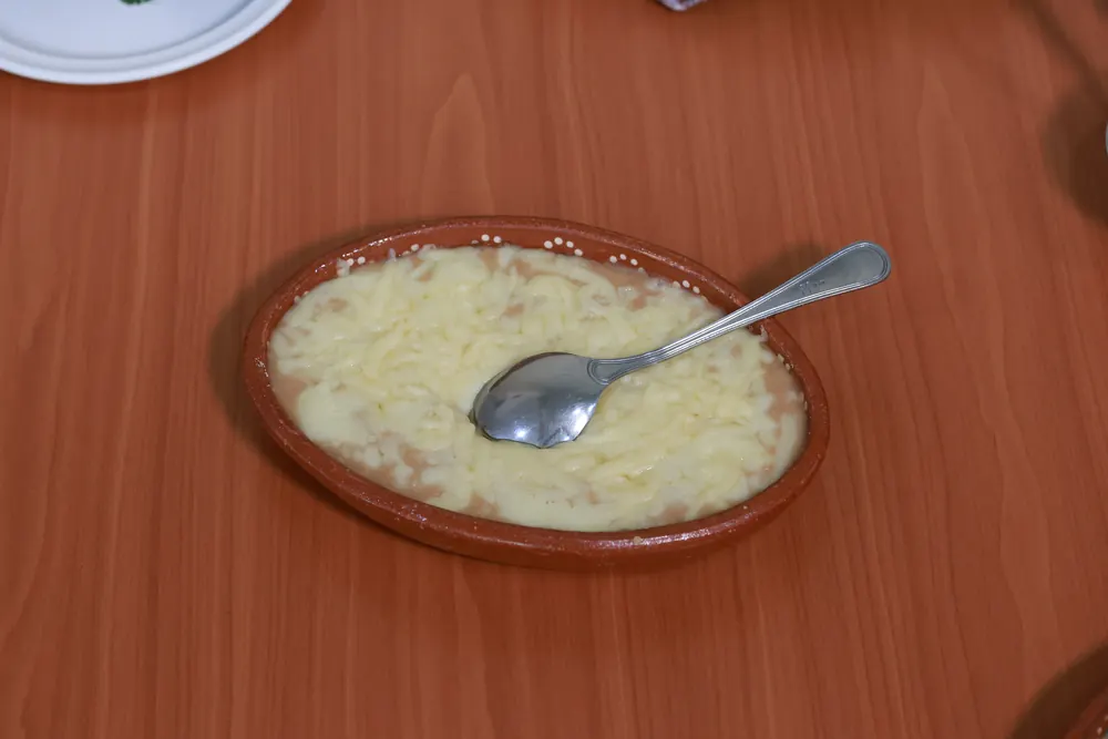 Orden de frijoles con queso de La Tapatía